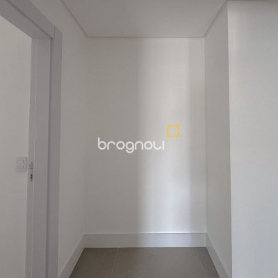 Apartamento com 163m², 3 quartos (sendo 3 suítes), 2 garagens, no bairro João Paulo em Florianópolis