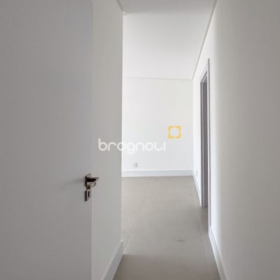 Apartamento com 163m², 3 quartos (sendo 3 suítes), 2 garagens, no bairro João Paulo em Florianópolis