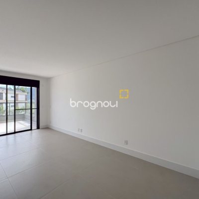 Apartamento com 163m², 3 quartos (sendo 3 suítes), 2 garagens, no bairro João Paulo em Florianópolis