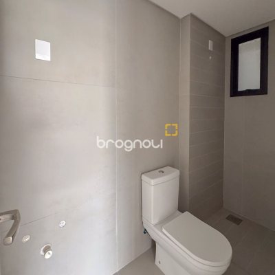 Apartamento com 163m², 3 quartos (sendo 3 suítes), 2 garagens, no bairro João Paulo em Florianópolis