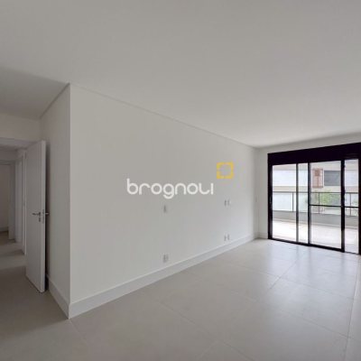 Apartamento com 163m², 3 quartos (sendo 3 suítes), 2 garagens, no bairro João Paulo em Florianópolis