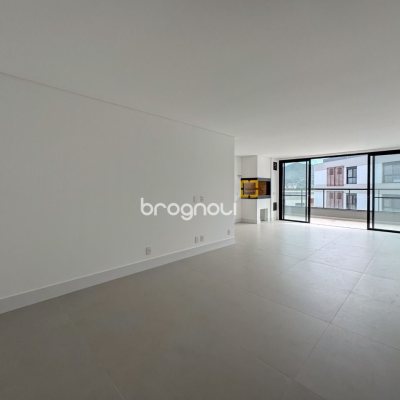 Apartamento com 163m², 3 quartos (sendo 3 suítes), 2 garagens, no bairro João Paulo em Florianópolis