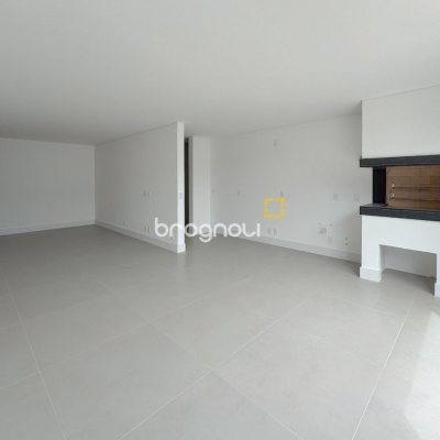 Apartamento com 163m², 3 quartos (sendo 3 suítes), 2 garagens, no bairro João Paulo em Florianópolis