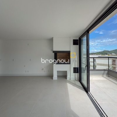Apartamento com 163m², 3 quartos (sendo 3 suítes), 2 garagens, no bairro João Paulo em Florianópolis
