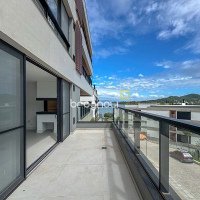 Apartamento com 163m², 3 quartos (sendo 3 suítes), 2 garagens, no bairro João Paulo em Florianópolis