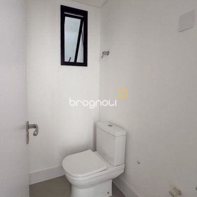 Apartamento com 163m², 3 quartos (sendo 3 suítes), 2 garagens, no bairro João Paulo em Florianópolis