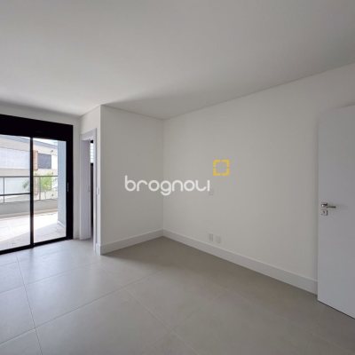 Apartamento com 163m², 3 quartos (sendo 3 suítes), 2 garagens, no bairro João Paulo em Florianópolis