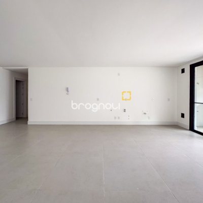 Apartamento com 134m², 3 quartos (sendo 3 suítes), 2 garagens, no bairro João Paulo em Florianópolis