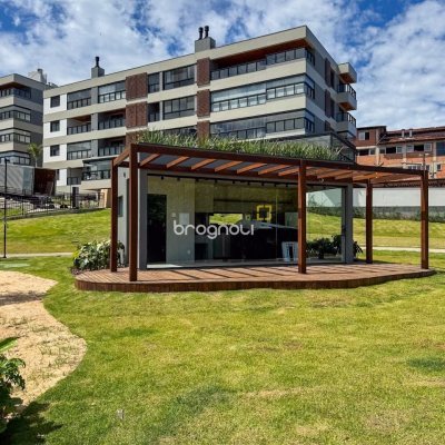 Apartamento com 134m², 3 quartos (sendo 3 suítes), 2 garagens, no bairro João Paulo em Florianópolis