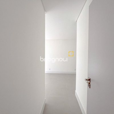 Apartamento com 134m², 3 quartos (sendo 3 suítes), 2 garagens, no bairro João Paulo em Florianópolis