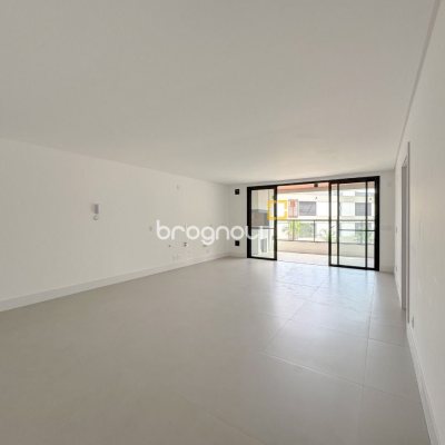 Apartamento com 134m², 3 quartos (sendo 3 suítes), 2 garagens, no bairro João Paulo em Florianópolis