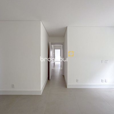 Apartamento com 134m², 3 quartos (sendo 3 suítes), 2 garagens, no bairro João Paulo em Florianópolis