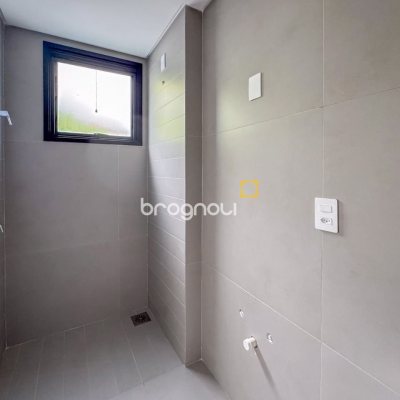 Apartamento com 134m², 3 quartos (sendo 3 suítes), 2 garagens, no bairro João Paulo em Florianópolis