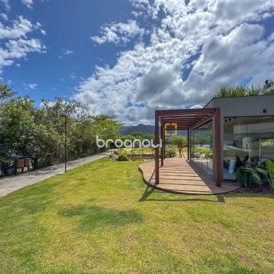 Apartamento com 134m², 3 quartos (sendo 3 suítes), 2 garagens, no bairro João Paulo em Florianópolis