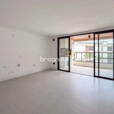 Apartamento com 134m², 3 quartos (sendo 3 suítes), 2 garagens, no bairro João Paulo em Florianópolis