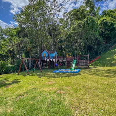 Apartamento com 134m², 3 quartos (sendo 3 suítes), 2 garagens, no bairro João Paulo em Florianópolis