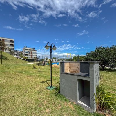 Apartamento com 134m², 3 quartos (sendo 3 suítes), 2 garagens, no bairro João Paulo em Florianópolis