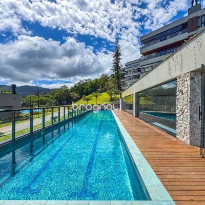 Apartamento com 134m², 3 quartos (sendo 3 suítes), 2 garagens, no bairro João Paulo em Florianópolis