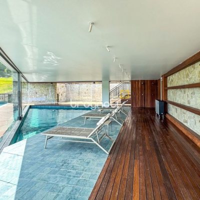Apartamento com 134m², 3 quartos (sendo 3 suítes), 2 garagens, no bairro João Paulo em Florianópolis