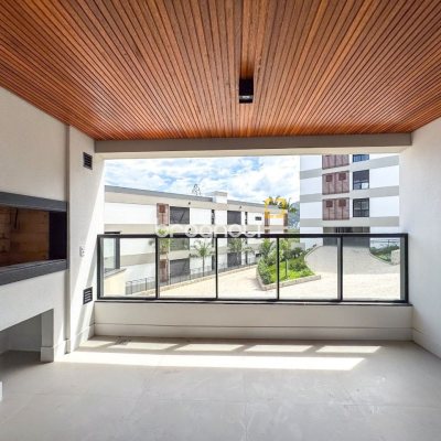 Apartamento com 134m², 3 quartos (sendo 3 suítes), 2 garagens, no bairro João Paulo em Florianópolis