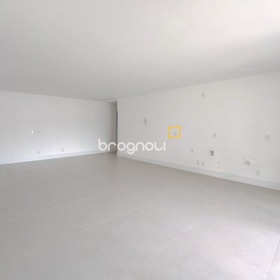 Apartamento com 134m², 3 quartos (sendo 3 suítes), 2 garagens, no bairro João Paulo em Florianópolis