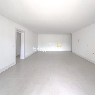 Apartamento com 166m², 3 quartos (sendo 3 suítes), 3 garagens, no bairro João Paulo em Florianópolis