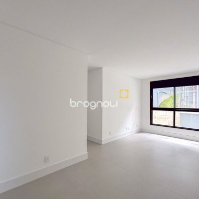 Apartamento com 166m², 3 quartos (sendo 3 suítes), 3 garagens, no bairro João Paulo em Florianópolis