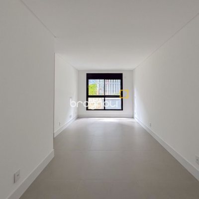 Apartamento com 166m², 3 quartos (sendo 3 suítes), 3 garagens, no bairro João Paulo em Florianópolis