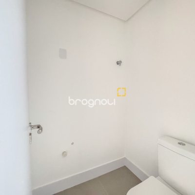 Apartamento com 166m², 3 quartos (sendo 3 suítes), 3 garagens, no bairro João Paulo em Florianópolis