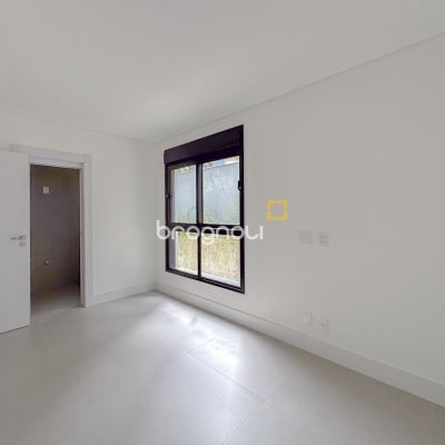 Apartamento com 166m², 3 quartos (sendo 3 suítes), 3 garagens, no bairro João Paulo em Florianópolis