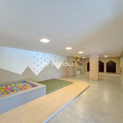 Apartamento com 166m², 3 quartos (sendo 3 suítes), 3 garagens, no bairro João Paulo em Florianópolis