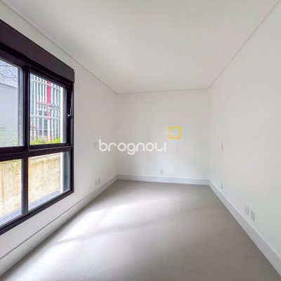 Apartamento com 166m², 3 quartos (sendo 3 suítes), 3 garagens, no bairro João Paulo em Florianópolis