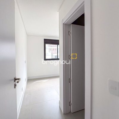 Apartamento com 166m², 3 quartos (sendo 3 suítes), 3 garagens, no bairro João Paulo em Florianópolis