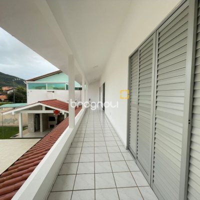 Casa com 210m², 3 quartos (sendo 2 suítes), 3 garagens, no bairro Ingleses em Florianópolis
