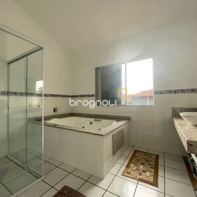 Casa com 210m², 3 quartos (sendo 2 suítes), 3 garagens, no bairro Ingleses em Florianópolis