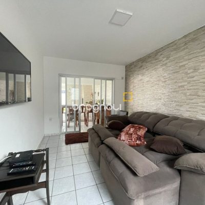 Casa com 210m², 3 quartos (sendo 2 suítes), 3 garagens, no bairro Ingleses em Florianópolis
