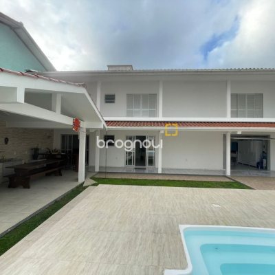 Casa com 210m², 3 quartos (sendo 2 suítes), 3 garagens, no bairro Ingleses em Florianópolis