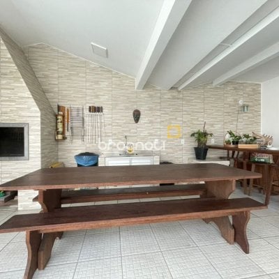 Casa com 210m², 3 quartos (sendo 2 suítes), 3 garagens, no bairro Ingleses em Florianópolis