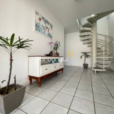 Casa com 210m², 3 quartos (sendo 2 suítes), 3 garagens, no bairro Ingleses em Florianópolis