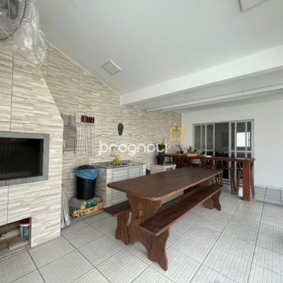 Casa com 210m², 3 quartos (sendo 2 suítes), 3 garagens, no bairro Ingleses em Florianópolis