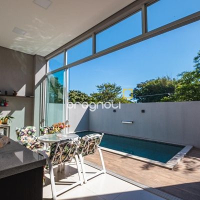 Casa de Condomínio com 287m², 4 quartos (sendo 4 suítes), 2 garagens, no bairro Vargem Grande em Florianópolis