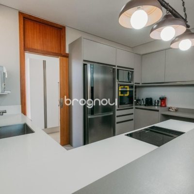 Casa de Condomínio com 287m², 4 quartos (sendo 4 suítes), 2 garagens, no bairro Vargem Grande em Florianópolis
