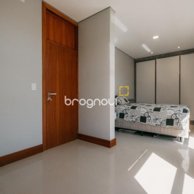 Casa de Condomínio com 287m², 4 quartos (sendo 4 suítes), 2 garagens, no bairro Vargem Grande em Florianópolis