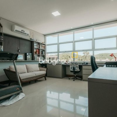Casa de Condomínio com 287m², 4 quartos (sendo 4 suítes), 2 garagens, no bairro Vargem Grande em Florianópolis