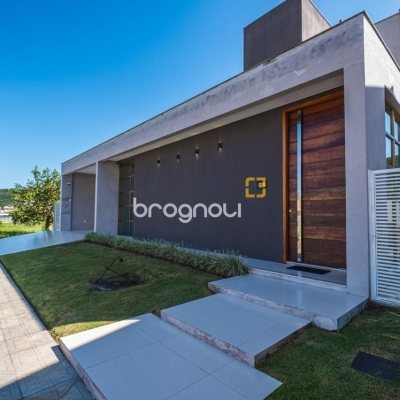 Casa de Condomínio com 287m², 4 quartos (sendo 4 suítes), 2 garagens, no bairro Vargem Grande em Florianópolis
