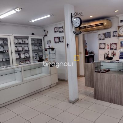 Casa com 326m², 7 garagens, no bairro Estreito em Florianópolis