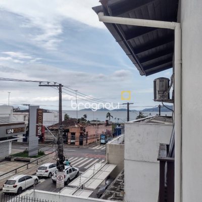 Casa com 326m², 7 garagens, no bairro Estreito em Florianópolis