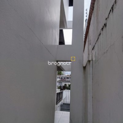 Casa com 326m², 7 garagens, no bairro Estreito em Florianópolis