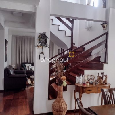 Casa com 326m², 7 garagens, no bairro Estreito em Florianópolis
