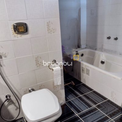 Casa com 326m², 7 garagens, no bairro Estreito em Florianópolis